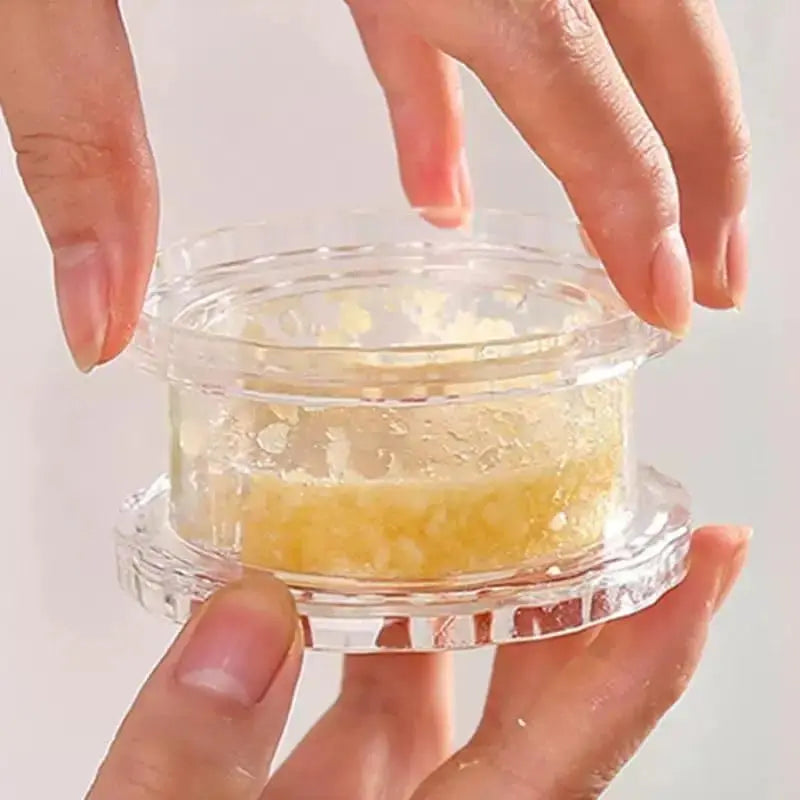 Revolutionize Your Cooking with the Manual Garlic Twister & Masher - The Ultimate Multi-Functional Mincer & Grinder for Garlic, Onions, Ginger, Herbs, and Nuts!